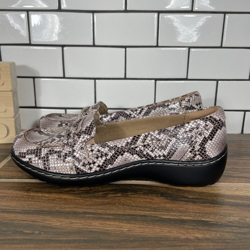 Clarks Cora Viola Shoes Womens Size 6 Multicolor Snake Print Comfort Loafers